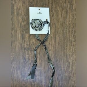 Zara choker in satin gray color